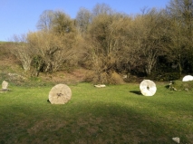 Parque Ixkier con piezas del antiguo molino