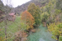 Río Dobra desde el Puente Romano